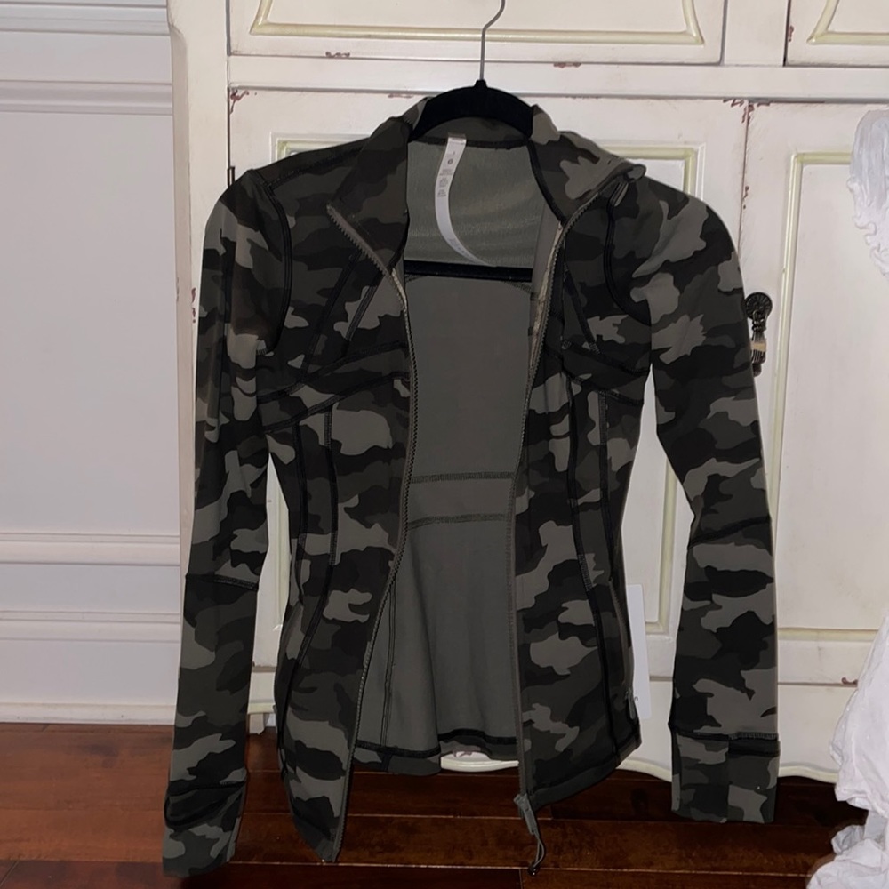 New with tags lululemon Define Jacket 
Luon!